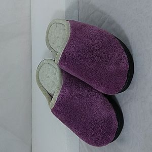 Isotoner Slippers sz. 8.5-9 ladies